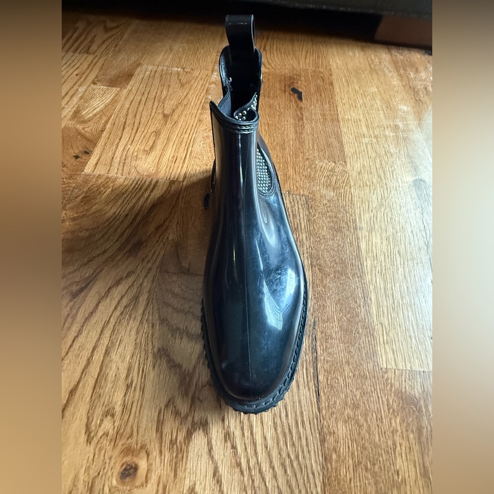 MICHAEL Michael Kors. Lulu Rain boot. Black. Size 8. - Picture 6 of 12